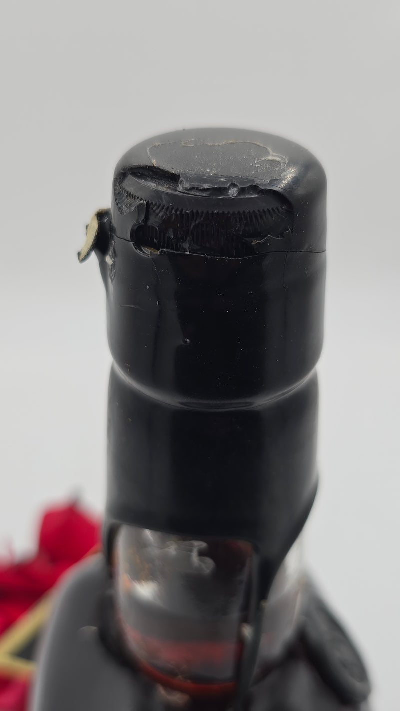 Maker's Mark Black Wax 1990's (slightly cracked wax)