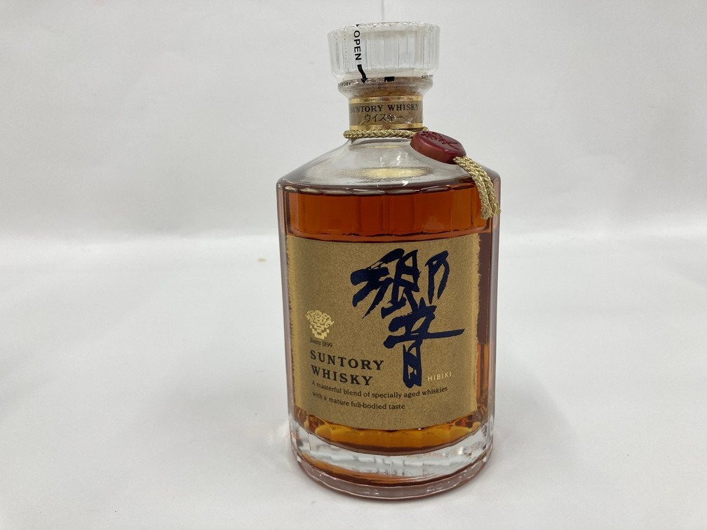 Hibiki Flower Crest Gold Label (1990's predecessor to 17-year)