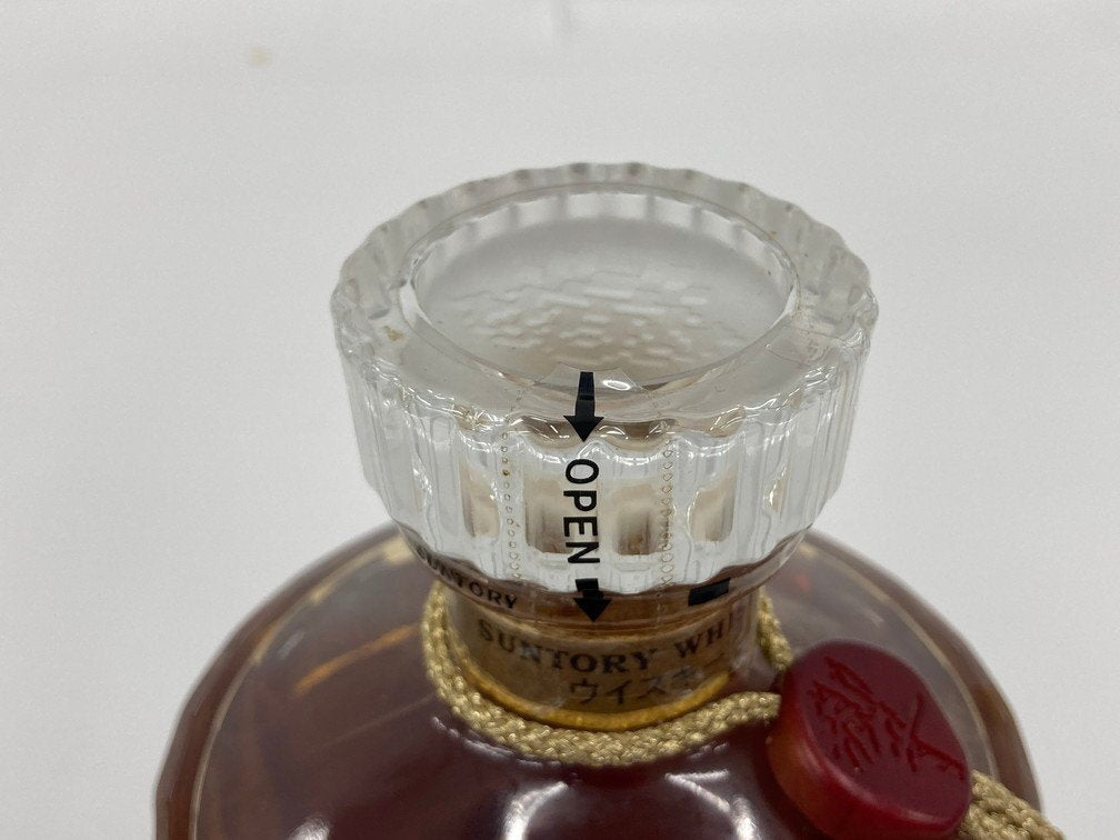 Hibiki Flower Crest Gold Label (1990's predecessor to 17-year)